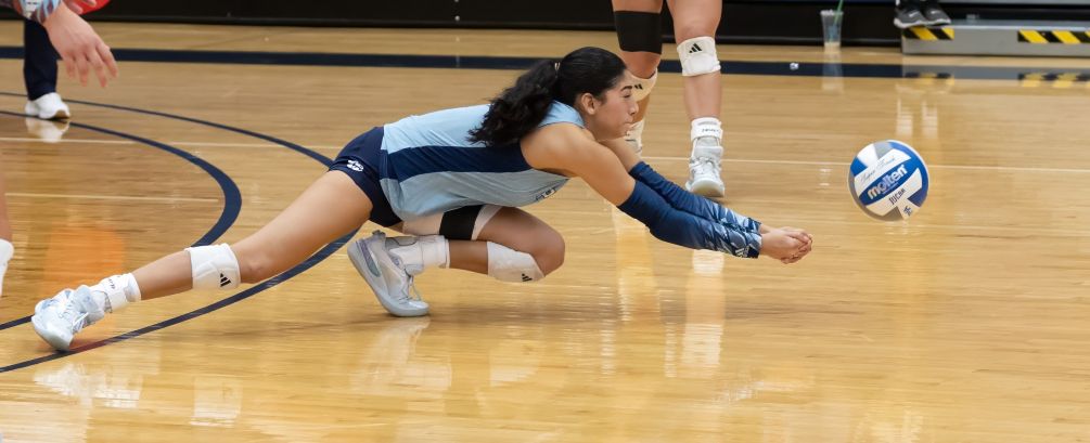 Freshman Rickki Hernandez (Mountain Ridge HS) finished with 12 digs and four aces but Aztecs Volleyball closed out the regular season falling at No. 12 Glendale Community College in four sets (20-25, 25-23, 25-23, 25-19). The Aztecs are 10-13 overall and 6-6 in ACCAC conference play. They will be the No. 4 seed in the Region I, Division II Tournament and will play at No. 1 Mesa Community College on Wednesday in the semifinal round. Photo by Stephanie van Latum
